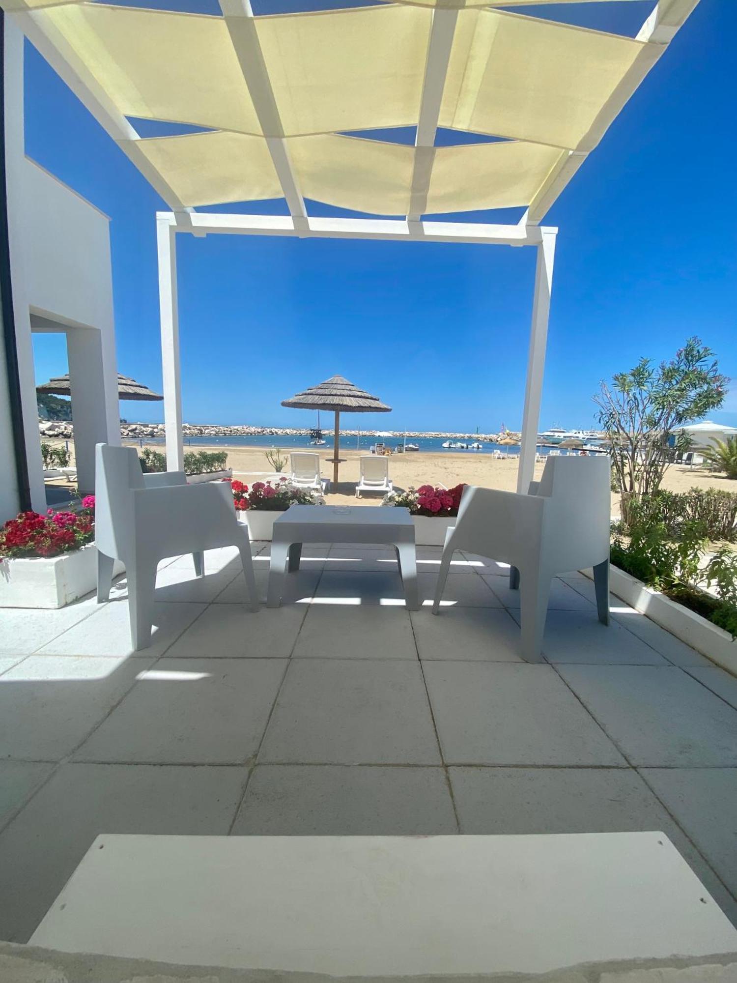 Marina Bay Beach Suites Peschici Extérieur photo